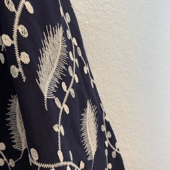 Talbots Embroidered Peasant Top XL Navy Blue Floral Leaves 100% Cotton Boho - Picture 9 of 12